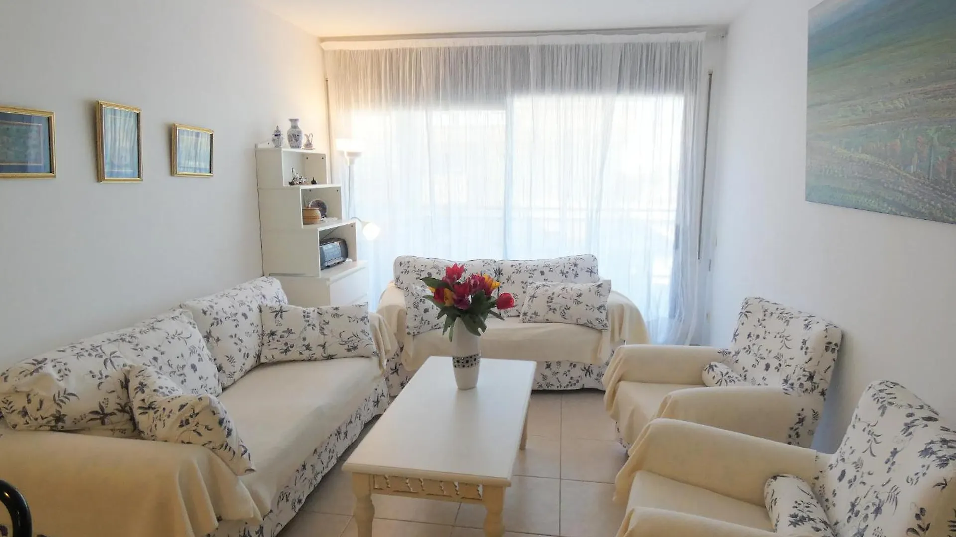 Marbella Apartment Roses