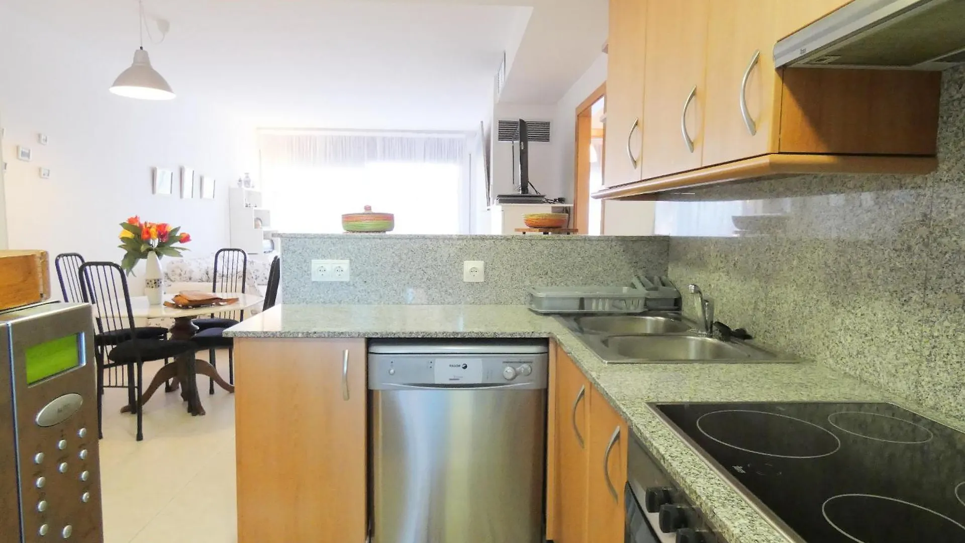 Marbella Apartment Roses